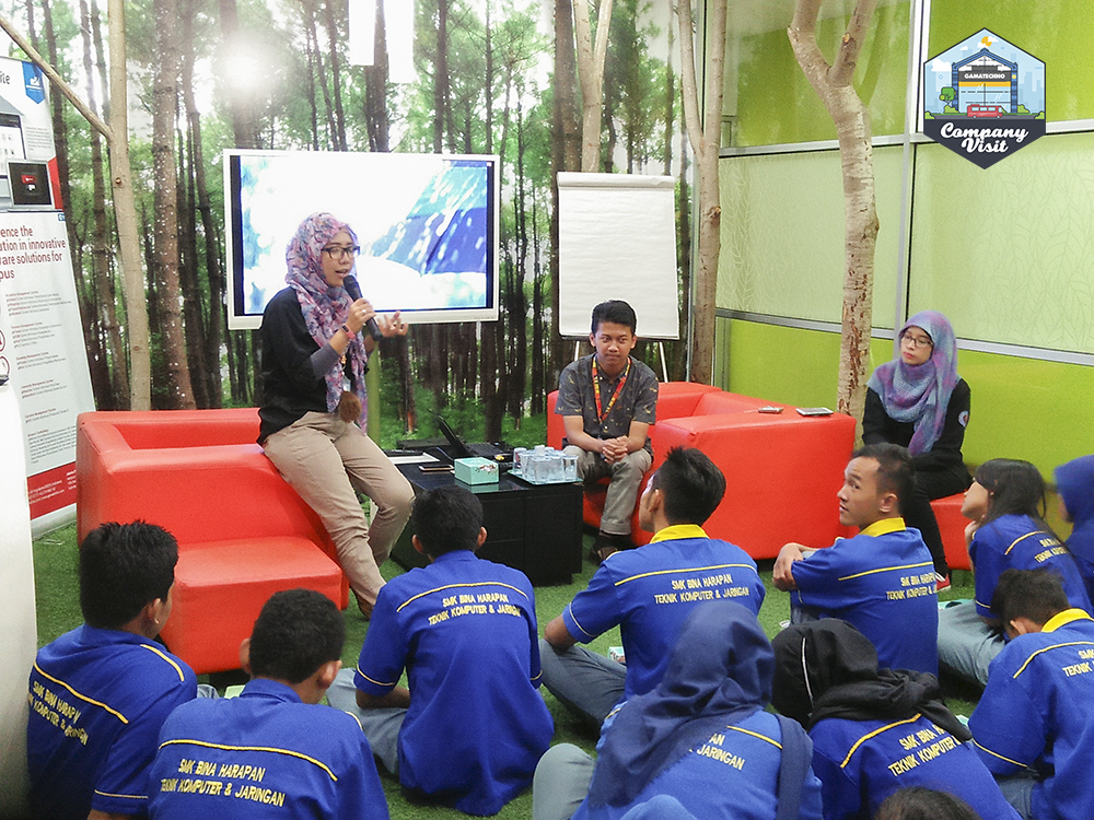 Company Visit SMK Bina Harapan ke Gamatechno sesi tanya jawab