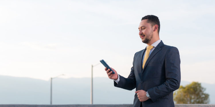 Mengenal Mobile Presence: Sistem Presensi Online Jarak Jauh untuk Pencatatan Absensi Karyawan